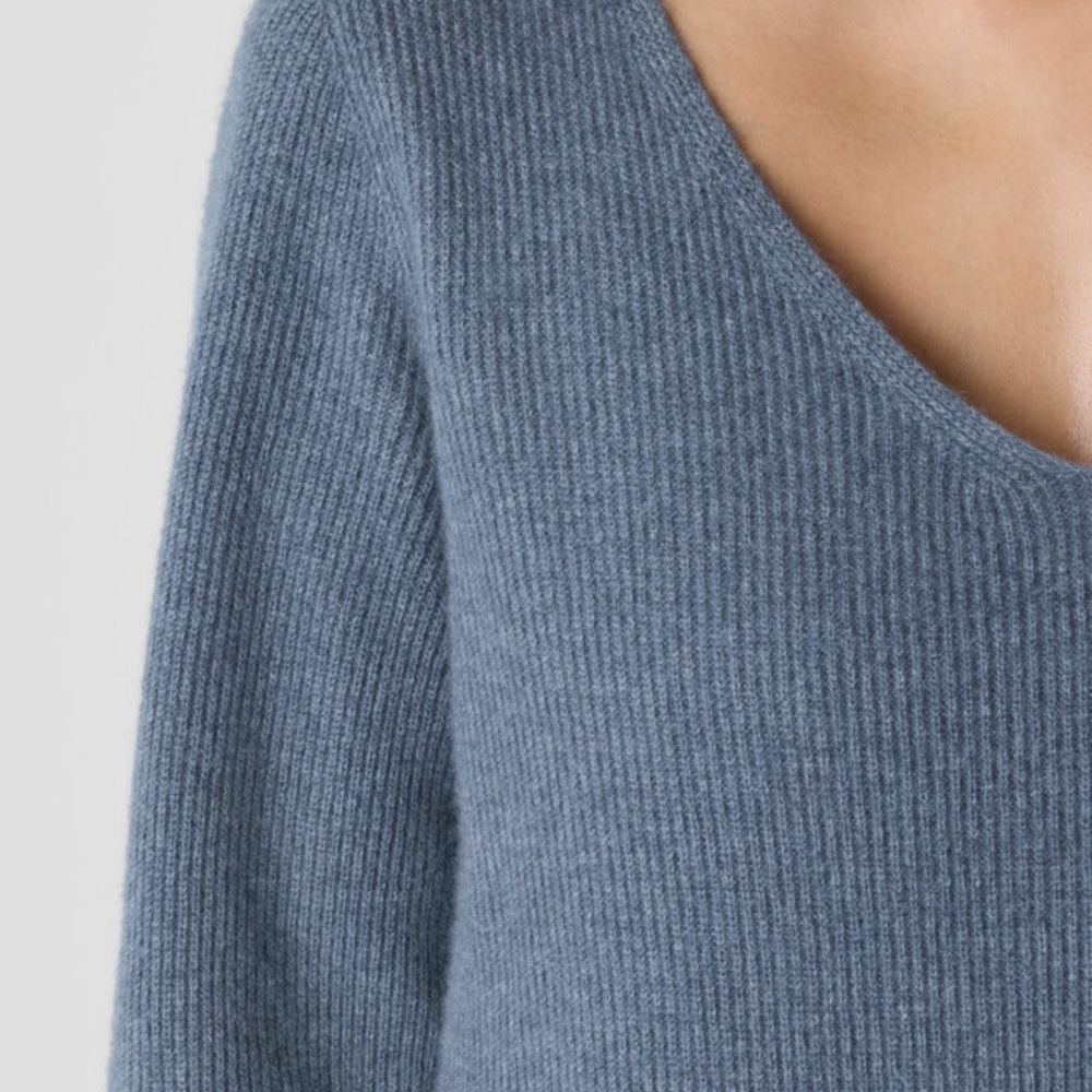 NWOT! Eileen Fisher Italian Cashmere V-Neck Sweater in “eclipse” - Picture 6 of 15
